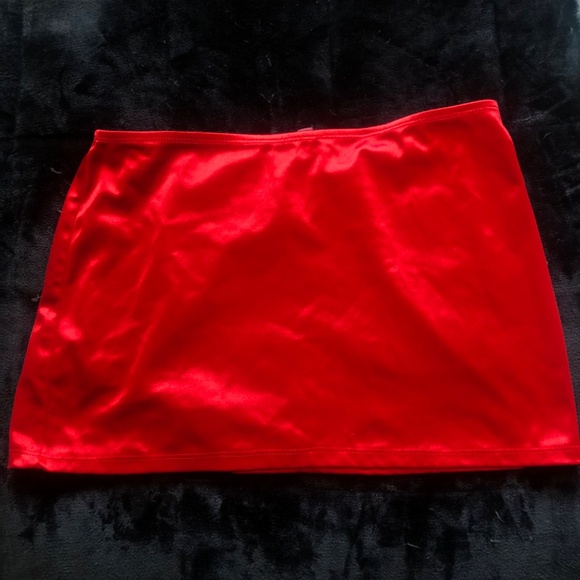 Red Satin Miniskirt L - Picture 2 of 3